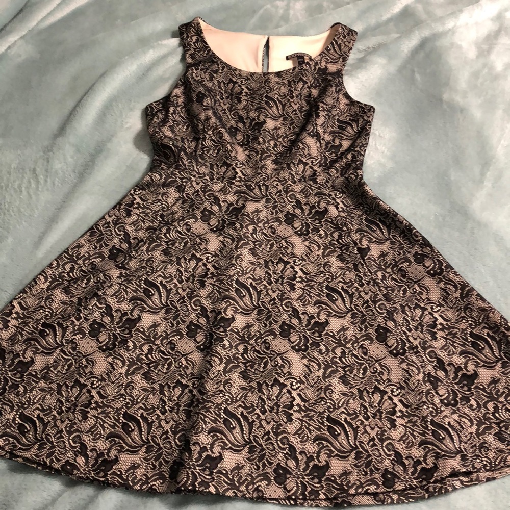 Nude/Black Dress